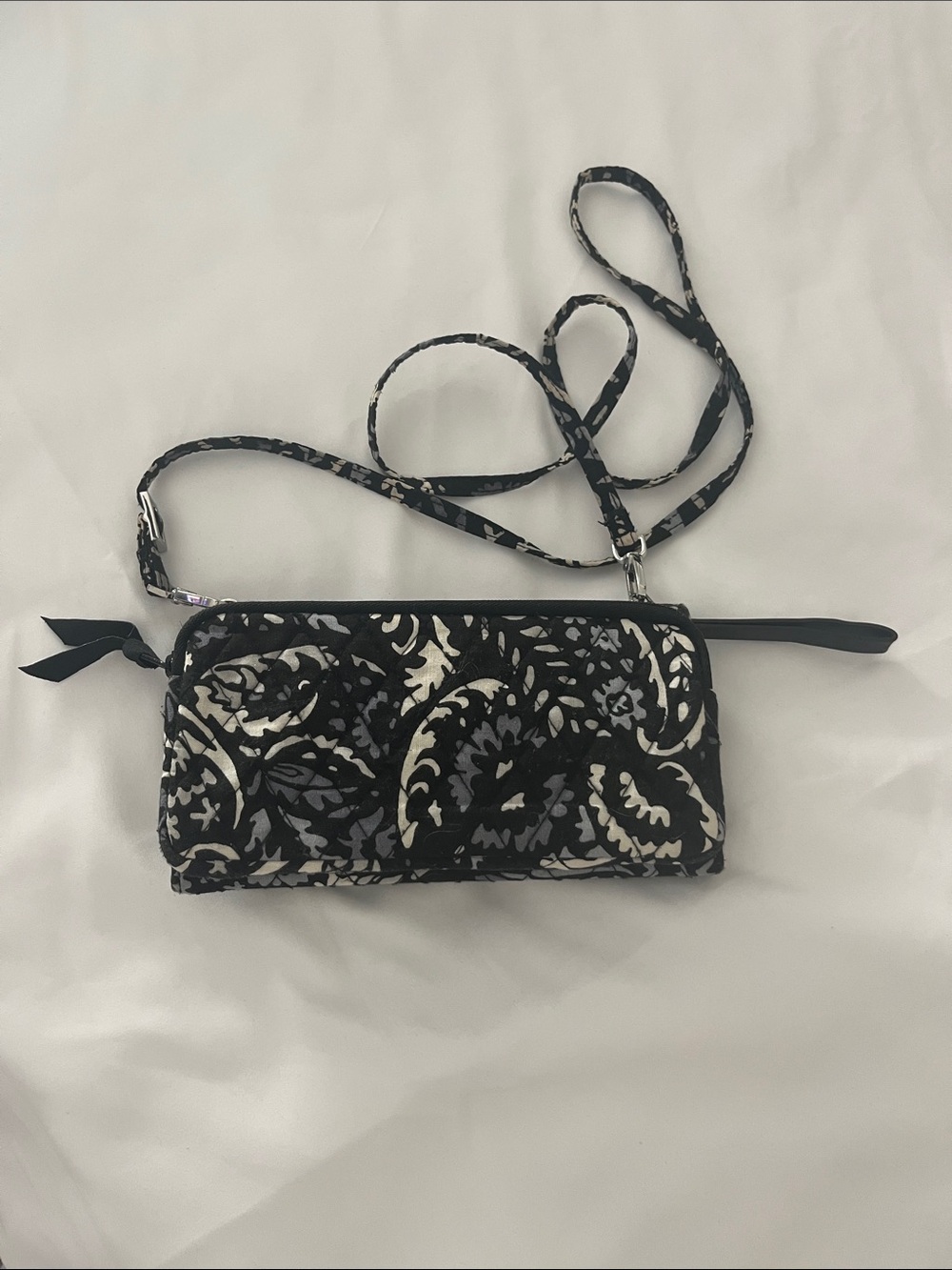 Vera Bradley Black, Blue & Cream Quilted Paisley Crossbody Wallet - Picture 2 of 12